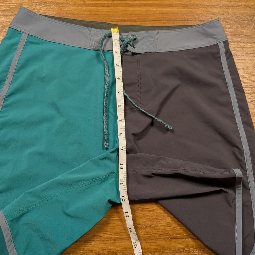 Patagonia Hydropeak Scallop Boardshorts Men’s 31 Green Flying Fish Logo Swim